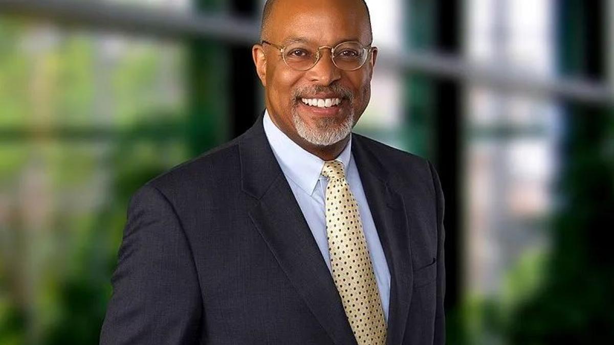 Portrait of Congressman Glenn Ivey smiling
